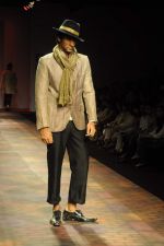 Model walk the ramp for Krishna Mehta at Van Heusen India Mens Week Day 2 on 3rd Sept 2011 (27).JPG