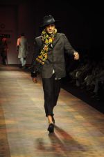 Model walk the ramp for Krishna Mehta at Van Heusen India Mens Week Day 2 on 3rd Sept 2011 (53).JPG