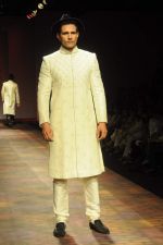 Model walk the ramp for Krishna Mehta at Van Heusen India Mens Week Day 2 on 3rd Sept 2011 (74).JPG