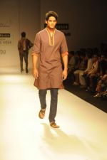 Model walk the ramp for Rajvi Mohan at Van Heusen India Mens Week Day 2 on 3rd Sept 2011 (36).JPG