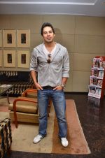 Dino Morea with FDCI for Cool Mall online website on 4th Sept 2011 (11).JPG