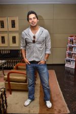 Dino Morea with FDCI for Cool Mall online website on 4th Sept 2011 (13).JPG