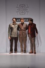 Irrfan Khan walk the ramp for Rohit and Abhishek at Van Heusen India Mens Week Day 3 on 4th Sept 2011 (10).JPG