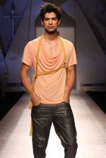 Model walk the ramp for Karan Johar and Varun Bahl at Van Heusen India Mens Week Day 3 on 4th Sept 2011 (18).JPG