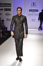 Model walk the ramp for Troy Costa at Van Heusen India Mens Week Day 3 on 4th Sept 2011 (127).JPG