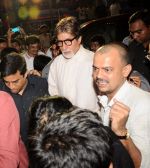 Amitabh Bachchan visits Lalbaug cha Raja Ganesha in Mumbai on 5th Sept 2011 (6).JPG