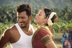 Sameera Reddy, Vishal in Vedi Movie Stills (17).jpg