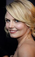 Jennifer Morrison attends the Warrior Los Angeles Premiere at ArcLight Cinemas on 6th September 2011 (16).jpg