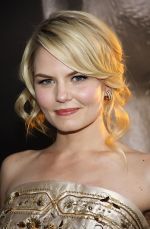 Jennifer Morrison attends the Warrior Los Angeles Premiere at ArcLight Cinemas on 6th September 2011 (17).jpg