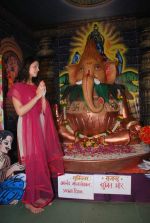 Anjana Sukhani at Times Ganesha in Charni Road on 9th Sept 2011 (39).JPG