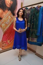 Bhagyashree at the launch of new collection by designer Nisha Sagar in Juhu, Mumbai on 13th Sept 2011 (8).JPG