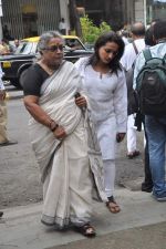at the farewell to photogrpaher Gautam Rajadhyaksha in Mumbai on 13th Sept 2011 (72).JPG
