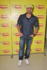 Himesh Reshammiya at Damadam Promotion in Radio Mirchi on 14th Sept 2011 (25).JPG
