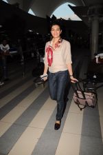 Jacqueline Fernandes returns from Dubai shoot in International Airport, Mumbai on 14th Sept 2011 (6).JPG