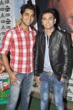 suumit-sharrma,ksitij-tarey at the music launch of Ae Dosheeza - song of love by Kshitij Tarey in Marimba Lounge on 14th Sept 2011.jpg