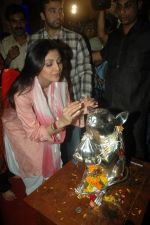 Shilpa Shetty at Andheri Ka Raja  ganpati in Andheri, Mumbai on 15th Sept 2011 (16).JPG