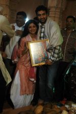 Shilpa Shetty, Raj Kundra at Andheri Ka Raja  ganpati in Andheri, Mumbai on 15th Sept 2011 (20).JPG