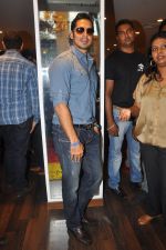 Dino Morea attends The Opening of Tommy Hilfiger store in Hyderabad at Banjara Hills on 15th September 2011 (16).jpg