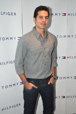 Dino Morea attends Tommy Hilfiger Showroom Relaunch Party held at Kismet Pub, Park Hotel, Hyderabad on 17th September 2011 (1).JPG