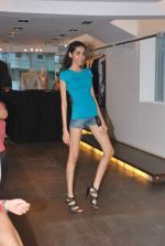at Punjab Fashion Week auditions in Riyaz Gangji Store on 17th Sept 2011 (51).JPG