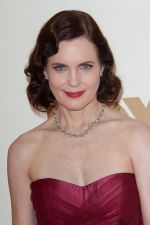 Elizabeth McGovern attends the 63rd Annual Primetime Emmy Awards in Nokia Theatre L.A. Live on 18th September 2011 (2).jpg