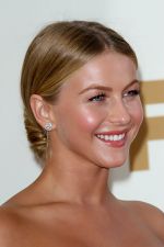 Julianne Hough attends the 63rd Annual Primetime Emmy Awards in Nokia Theatre L.A. Live on 18th September 2011 (2).jpg