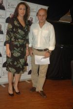 Anupam Kher with Spanish Falmenco singer Maria Del Mar Fernandez in Santacruz on 21st Sept 2011 (6).JPG