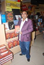 Dr. Mukesh Batra at Mukesh Batra_s Healing with Homeopothy book launch in Crossword, Kemps Corner on 21st Sept 2011 (8).JPG
