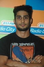 Prateik Babbar on the sets of Radio City in Bandra, Mumbai on 21st Sept 2011 (6).JPG