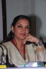 Shabana Azmi at Mukesh Batra_s Healing with Homeopothy book launch in Crossword, Kemps Corner on 21st Sept 2011 (19).JPG