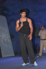 Vidyut Jamwal performs live stunts for film Force at Famous Studio on 21st Sept 2011 (3).JPG