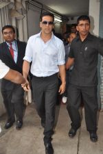 Akshay Kumar at Asian Heart Institute CSR initiative launch in Shanmukhanand Hall, Mumbai on 22nd Sept 2011 (2).JPG