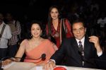 Esha Deol, Hema Malini, Dharmendra on the sets of India_s Got Talent in Filmcity, Mumbai on 22nd Sept 2011 (13).JPG