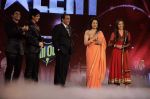 Esha Deol, Hema Malini, Dharmendra on the sets of India_s Got Talent in Filmcity, Mumbai on 22nd Sept 2011 (6).JPG