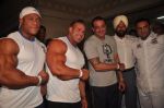 Sanjay Dutt meets Sheru Classic bodybuilding contestants on 22nd Sept 2011 (1).JPG