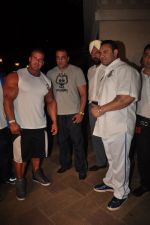 Sanjay Dutt meets Sheru Classic bodybuilding contestants on 22nd Sept 2011 (10).JPG