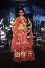 Mallika Sherawat walk the ramp for Anjalee and Arjun Kapoor Show at Amby Valley India Bridal Week day 1 on 24th Sept 2011 (14).JPG