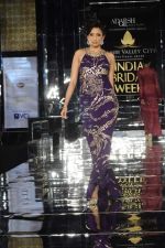 Model walk the ramp for Adarsh Gill Show at Amby Valley India Bridal Week day 2 on 24th Sept 2011 (22).JPG