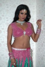 Veena Malik on location of Daal Mein Kuch Kaal Hain film in Pune on 24th Sept 2011 (166).JPG