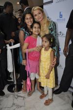 Paris Hilton unveils her line at Shoppers Stop in Juhu, Mumbai on 25th Sept 2011 (28).JPG