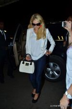 Paris Hilton leaves India in Intrernational Airport, Mumbai on 26th Sept 2011 (59).JPG