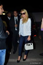 Paris Hilton leaves India in Intrernational Airport, Mumbai on 26th Sept 2011 (66).JPG
