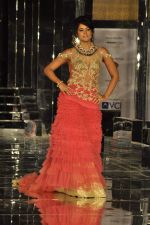 Sameera Reddy walk the ramp for Shane Falguni Show at Amby Valley India Bridal Week day 4 on 26th Sept 2011 (82).JPG