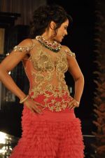 Sameera Reddy walk the ramp for Shane Falguni Show at Amby Valley India Bridal Week day 4 on 26th Sept 2011 (88).JPG