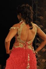 Sameera Reddy walk the ramp for Shane Falguni Show at Amby Valley India Bridal Week day 4 on 26th Sept 2011 (89).JPG