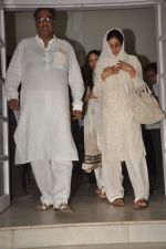 Sridevi, Boney Kapoor at Surendra Kapoor_s prayer meet in Hare Krishna Temple on 26th Sept 2011 (53).JPG