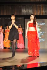Tamanna Bhatia, Neeta Lulla walks the ramp at 2011 Blenders Pride Fashion Tour on 24th September 2011 (16).JPG