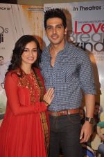Dia Mirza, Zayed Khan at Love Break up zindagi promotional event in Mehboob on 27th Sept 2011 (8).JPG