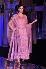 Model walk the ramp for Tarun Tahiliani finale at Aamby Valley Fashion week in Saharastar, Mumbai on 27th Sept 2011 (2).JPG