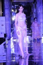 Model walk the ramp for Tarun Tahiliani finale at Aamby Valley Fashion week in Saharastar, Mumbai on 27th Sept 2011 (62).JPG